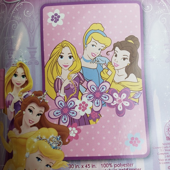 Disney Princesses: Wishes and Dreams Plush Blanket - Picture 2 of 2